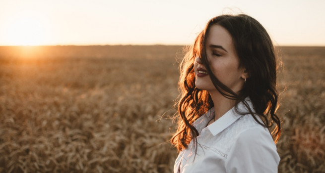 young-girl-in-wheat-field-at-sunset-curly-haired-brunette-white-caucasian-girl-watching-the-sunset-in_t20_E4jWYZ